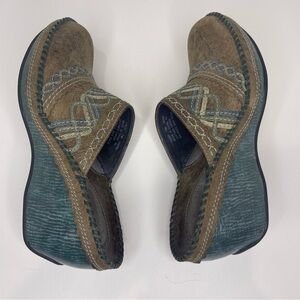 Clark’s Artisan Women’s 7 Brown Green Leather Western Stitched Comfort Clogs